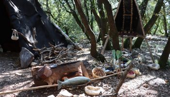 Veranstaltung „Küche der Altsteinzeit“: Veranstaltungen zur Urgeschichte in der Grotte Chauvet 2_Vallon-Pont-d’Arc
