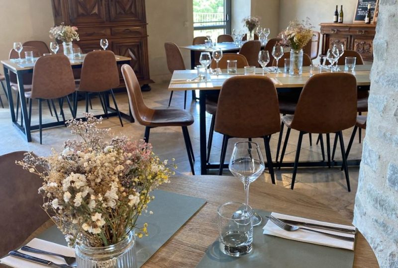 Le Restaurant  du Château à Le Poët-Célard - 3