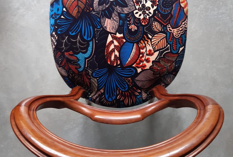 Stage remplacement tissu chaise Louis Philippe à Pont-de-Barret - 9