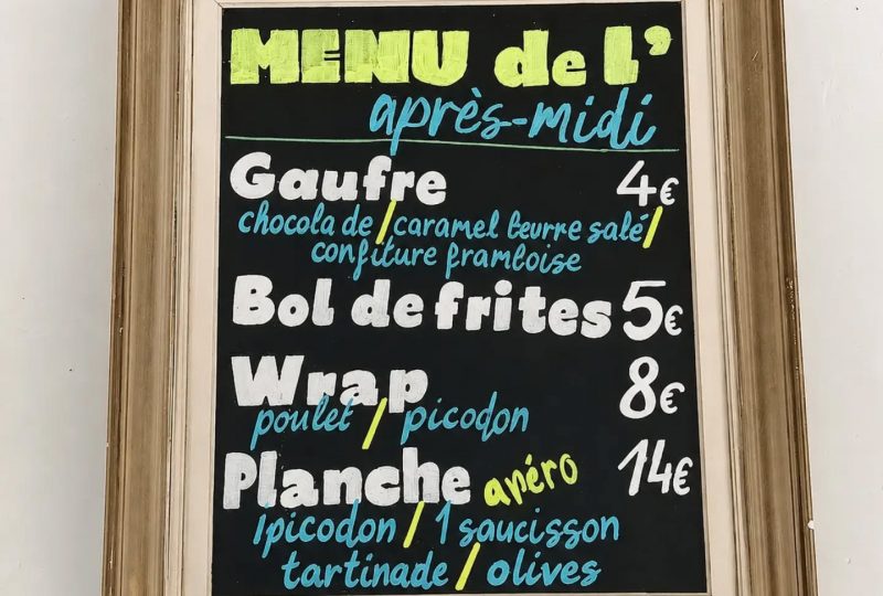 La buvette de la piscine à Dieulefit - 1