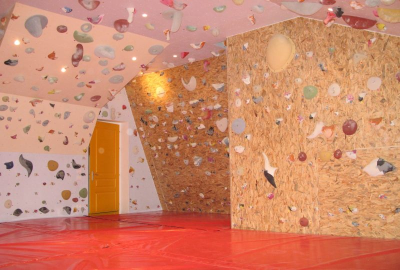 Structure artificielle d’escalade – Club alpin français à Saoû - 0