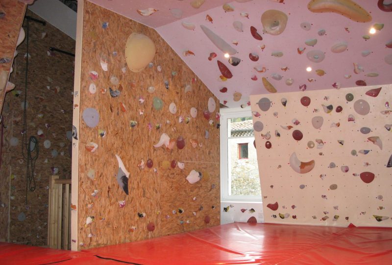Structure artificielle d’escalade – Club alpin français à Saoû - 1