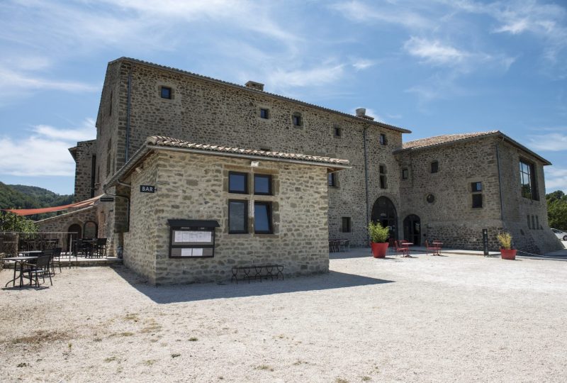 Le Restaurant  du Château à Le Poët-Célard - 2