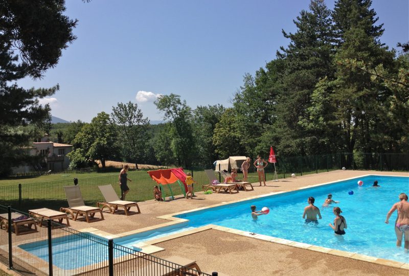 Camping L’Ermitage du Grand Bois à Le Poët-Célard - 0