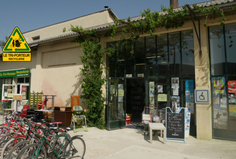 Vide-grenier brocante au Triporteur à Le Poët-Laval - 1