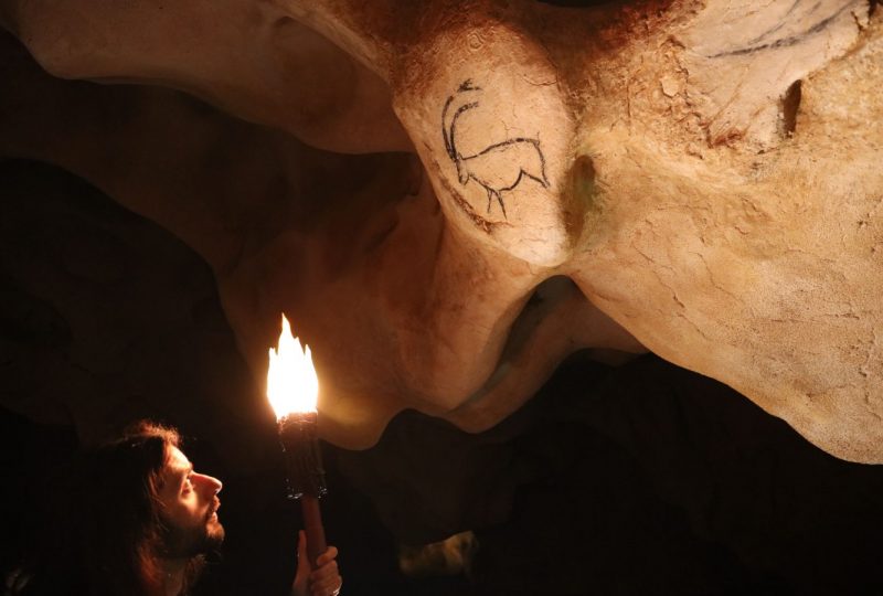 Visite Prestige à la torche à la Grotte Chauvet 2 ! à Vallon-Pont-d'Arc - 2