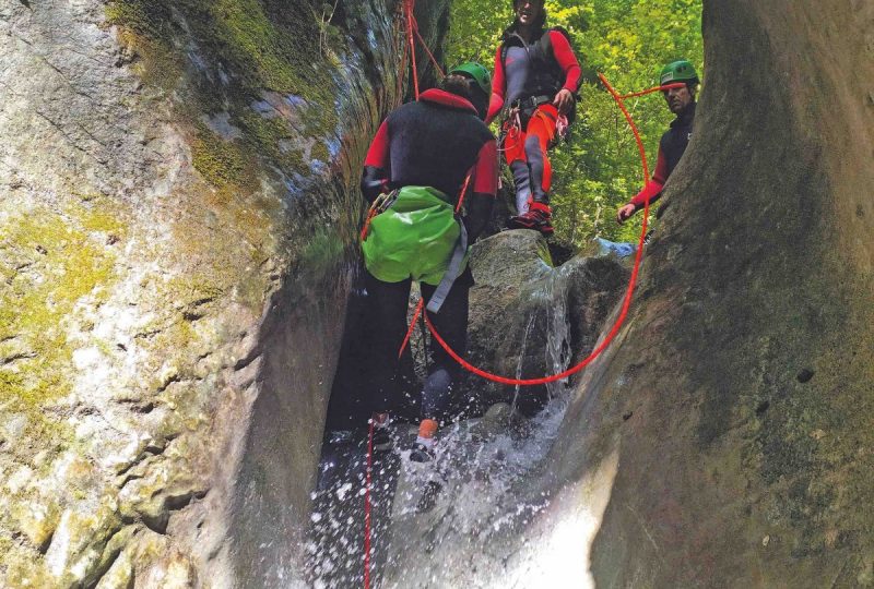 Canyoning avec la Base de Loisirs Drôme Aventure à Die - 1