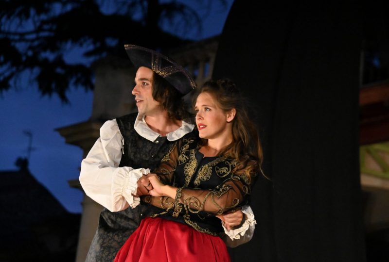 Théâtre : “Figaro : un barbier !” à Saint-Gervais-sur-Roubion - 1