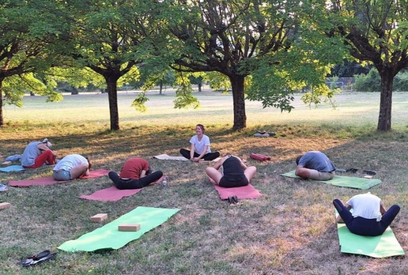 Cours de yoga en plein air à Dieulefit - 1