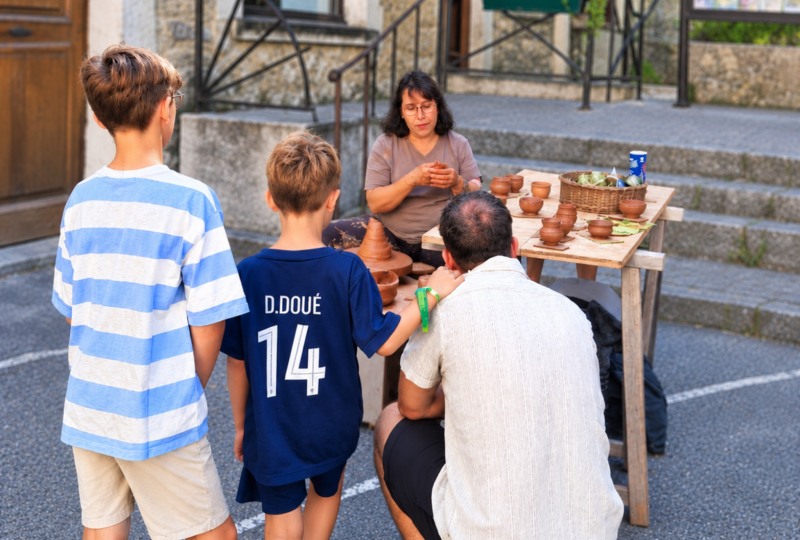Le Pègue – Démonstration de tournage de poterie Journée européenne du patrimoine à Le Pègue - 0
