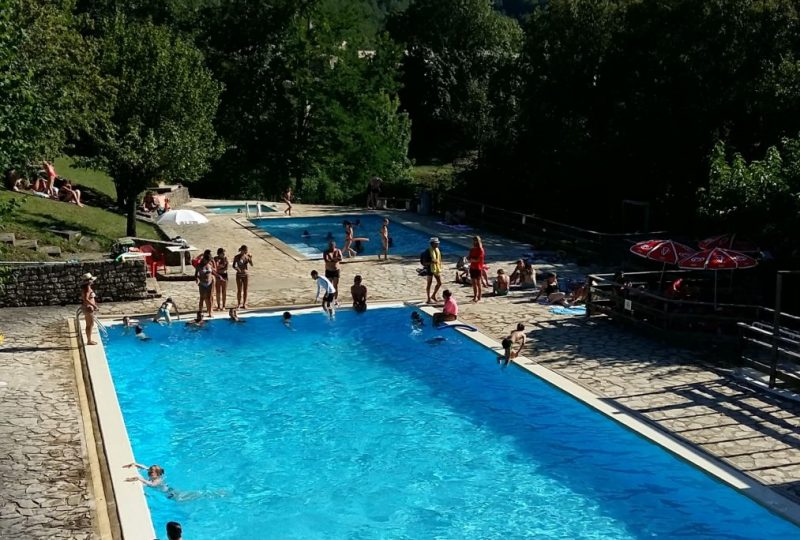 Piscine municipale : un espace bien-être à Eyzahut - 1