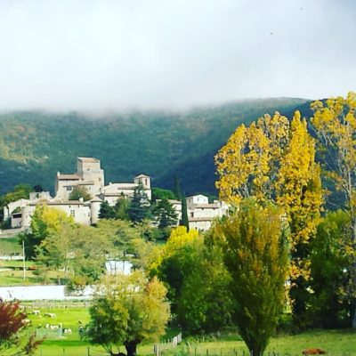 Village médiéval perché - Poët-laval - Drôme - paysage de provence