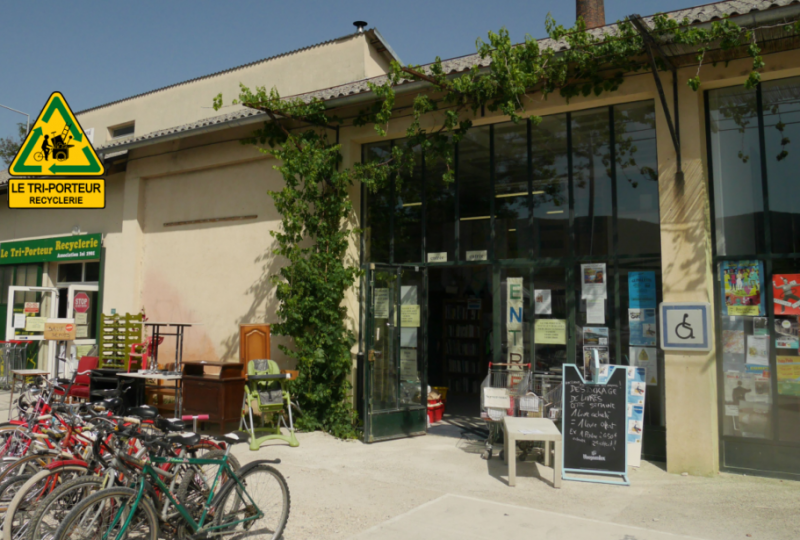 Vide-grenier brocante au Tri-Porteur à Le Poët-Laval - 1