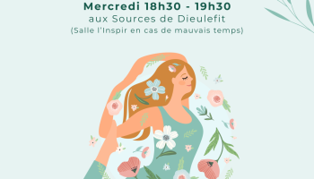 Cours de yoga en plein air_Dieulefit