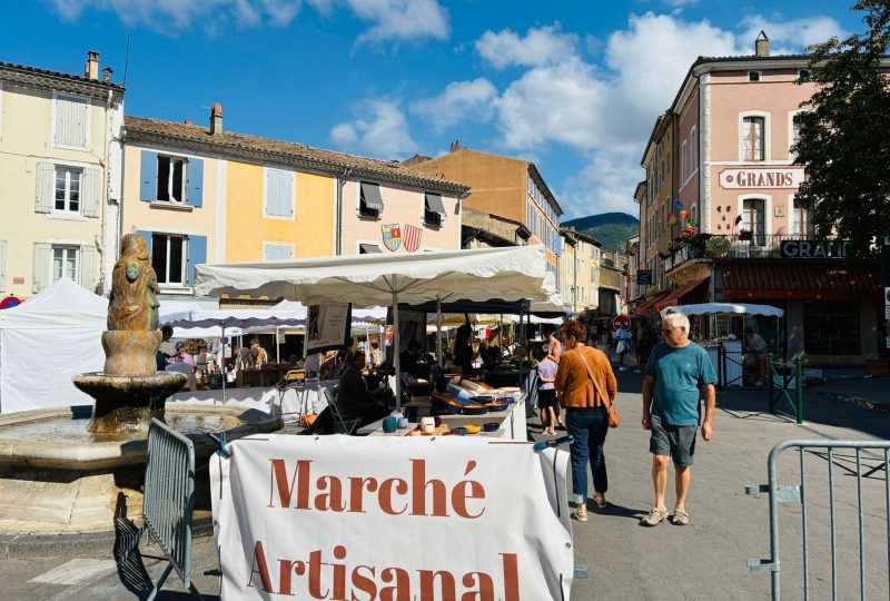 Marché artisanal à Dieulefit - 0