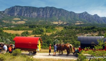 Petite évasion bohème en roulotte tirée par des chevaux