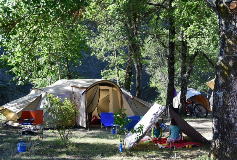 Camping La Source du Jabron clicochic à Comps - 1