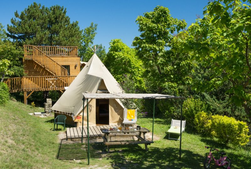 Les Bois du Châtelas – Hébergements insolites – Chalet sur pilotis – Tente Nature – Cabane à Bourdeaux - 0